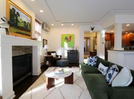 3 BR Luxury Condo at Castle Hill - 5 mi to Okemo，位于Cavendish的酒店