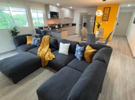 Sea Foam Villa - Buccoo - Lovely 3 BR, Fully AC，位于Buccoo的酒店