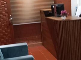 Sunset Banana Beach Resort，位于Prampram的酒店