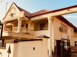 Pinewood Hotel，位于奥韦里的酒店