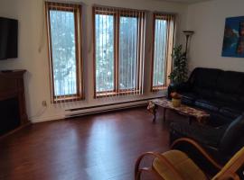 Family-Friendly in Quiet Laval Neighborhood，位于拉瓦尔的酒店