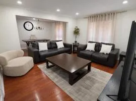 Cozy & Spacious 4BR Orangeville Home with Free Parking, Laundry & Patio! 10 Min Walk to Headwaters Hospital, 5 Min Drive to Mount Alverno! Ideal for Medical Stay, Family Travel & Work Trips!