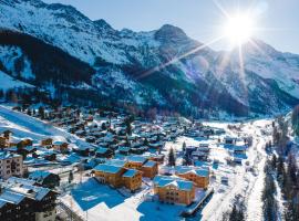 SWISSPEAK Resorts Zinal，位于琪纳尔的带停车场的酒店