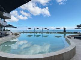 3 BR Lux Private Beachfront Escape with Pool and Gym，位于Tankah的酒店