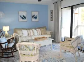 Lg 1 Bd - Screened Balcony with TV - 5-15 minutes is Shopping, Golf, Shows, Restaurants, Beaches