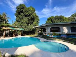 Alaba Vacation House w Pool and Beach Access，位于曼巴豪的酒店