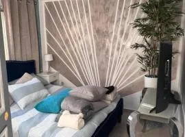 Sea views-Balcony-Sleeps 6-Parking-AirCon Heating