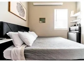 Cozy Micro Suite Unit 11 Sleeps 2 Minutes to Downtown