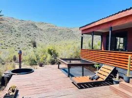 The Cactus Deck by Matilo Cabins Klein Karoo R62 with Hot-tub