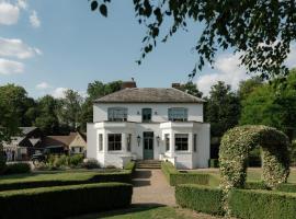 Tewinbury Farm Hotel，位于Tewin的酒店