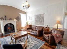 Awen Cottage - Where Heritage meets the heart of Tenterfield