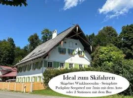 KURFÜRSTLICHES JÄGERHAUS - by "Schloss Gessenberg" - luxurious vacation home with mountain views, suitable for families and friends