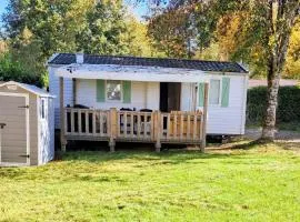 Mobilhome au bord du lac avec piscine