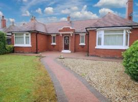 Spacious Dinnington bungalow，位于Dinnington的酒店