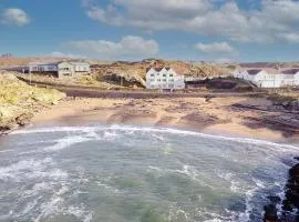 GWYNFA-3 BED- GROUND FLOOR APT - SEA VIEWS - TREARDDUR BAY