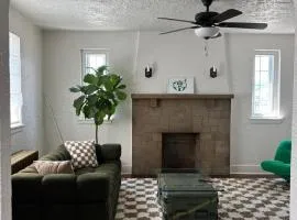 Pittsburgh Getaway - Private Home- 2 Beds