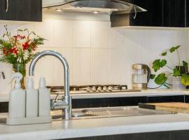 Spacious Family Retreat & Scenic Alfresco Living，位于芒特巴克的酒店