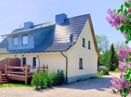 Das Sommerhaus - im Land der tausend Seen - FeWo im EG mit Terrasse - Stadt, Wald und Wasser nah，位于Federow的酒店