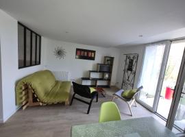 Chez Helje，位于Les Essards-Taignevaux的酒店