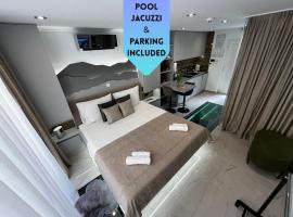 La Luna Petite Suite Deluxe Apartment with Pool & Jacuzzi, Bikes and Covered Parking，位于Našice的酒店