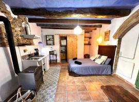 Estudio en masía Can Mon，位于Anglés的酒店