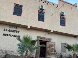 GITE LA GROTTE VALLEE，位于Aoûtouss的酒店