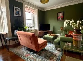 Stylish MCM apartment on the Arbroath coast