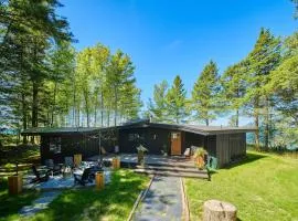 TreeTops of Lake Michigan Beach Front and Spa Family Home