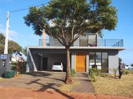 Sobrado 3 Quartos com Piscina - Rivieira Santa Cristina 3，位于Itaí的酒店