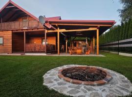 Ranczo Bieszczady 2 - Domek z Sauną i Jacuzzi，位于Mrzygłód的酒店