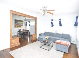 Spacious Home with Parking, Laundry - Near RU, RWJ, NJ Transit，位于Highland Park的酒店