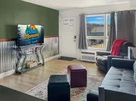 Walk to Landing and convention center beautiful