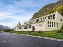 Eidsdal Motel & Restaurant，位于埃兹达尔的酒店