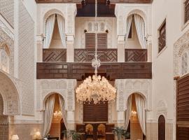 Palais De F&egrave;s Suites & Spa，位于非斯的带热水浴缸的酒店