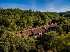 卡萨图加公寓，位于Collado的酒店