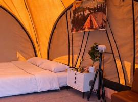 Sireha Cafe Resort and Glamping，位于Ban Khok Chang的木屋