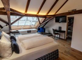 Goldener Engl Boutiquehotel，位于蒂罗尔州霍尔的酒店