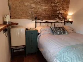 Cotswold Cottage B&B - 5 Minutes Walk to Village Pub