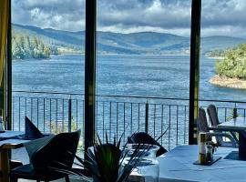 胡伯图斯酒店，位于施卢赫湖的酒店