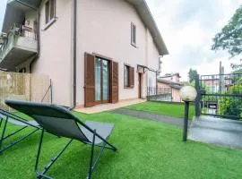 Apartment with private garage, garden and WiFi