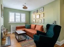 Modern 2BD Victorian Home Near Town Centre