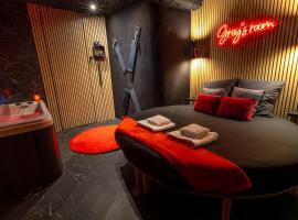 Grey's Room - Suite Sensuelle - SPA privatif，位于Pia的酒店