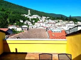 Apartment with Sunny Balcony overlooking Introdacqua
