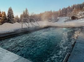 OREA Resort Horizont &Scaron;umava，位于泽勒兹纳&middot;鲁达的带停车场的酒店