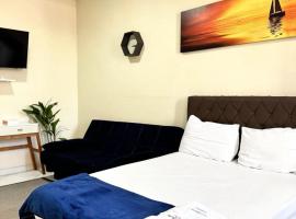 Apto. Aconchego familiar c/cozinha at&eacute; 06 pessoas，位于里约布兰科的带停车场的酒店