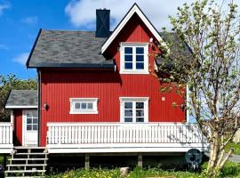 Red Cottage By The Sea In Laukvika，位于Laukvik的酒店
