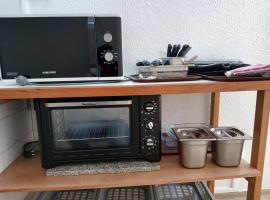 Claudia STUDIO，位于巴斯特尔的酒店