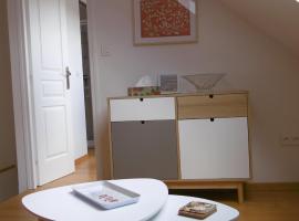 petit appartement sous combles 10 kms Lille，位于Prémesques的酒店