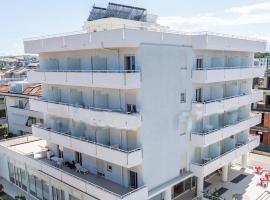 HOTEL SETTIBI 20m dalla spiaggia，位于朱利亚诺瓦的酒店