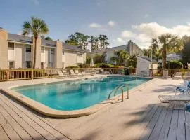 3 Mi to St Simons Beach Gem with Pool Access and Deck